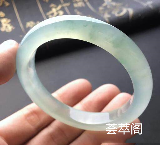 翡翠有哪些种水.jpg?x-oss-process=image/auto-orient,1/quality,q_90/watermark,image_dXBsb2Fkcy93YXRlcl9tYXJrL2ppdXl1LnBuZz94LW9zcy1wcm9jZXNzPWltYWdlL3Jlc2l6ZSxQXzM1L2JyaWdodCw4NA,x_12,y_18