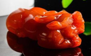 黄龙玉作为石英质玉的一种，什么颜色最值钱？