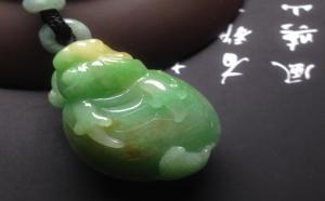 什么生肖适合戴龙头龟？翡翠龙头龟的寓意