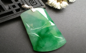 翡翠佩戴|不同行业人员适戴的翡翠饰品