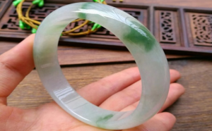 飘花翡翠的价值如何？具体体现在哪里？