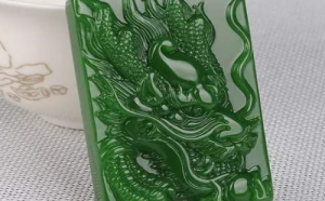 如何鉴定和田碧玉的真假？