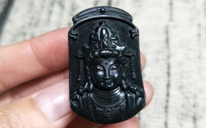 有哪些和田玉墨玉的仿制品？怎么鉴别和田玉墨玉真伪？