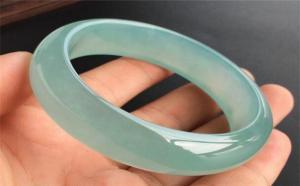 冰晴底是什么级别翡翠？冰晴底的翡翠有价值吗？