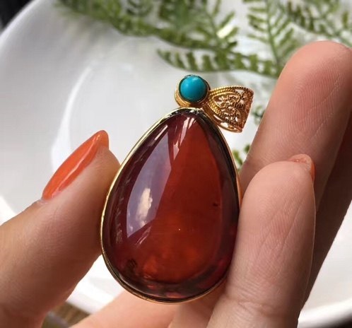 欧洲经典皇家工艺极品血珀镶嵌吊坠