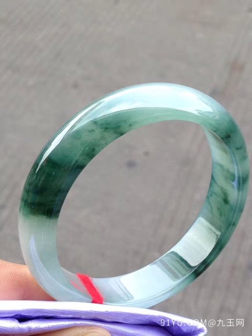 翡翠A货飘花翡翠手镯