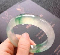 飘阳冰种绿翡翠手镯（贵妃）