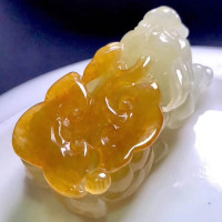 冰种黄翡貔貅摆件