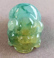 三彩冰糯种招财猪翡翠摆件