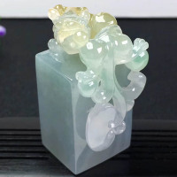 糯种三彩翡翠印章摆件