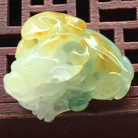 糯种黄加绿金蟾翡翠摆件