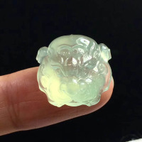冰种晴水虎虎生威翡翠摆件