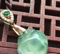 飘花冰种心心相印翡翠吊坠