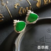 阳绿糯冰种水滴翡翠耳钉 镶白金钻石