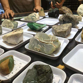 哪个地方批发翡翠原石