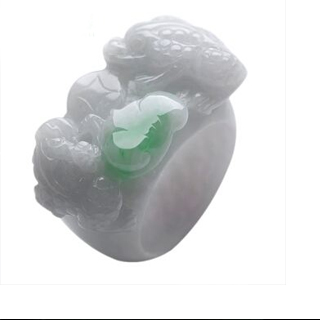 翡翠手镯牛奶白的底子好吗