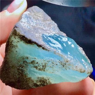 冰种翡翠原石是什么样的