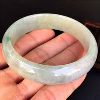 翡翠a货糯种手镯多少钱