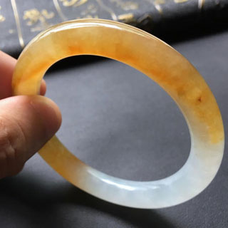 a货黄翡翠手镯有苍蝇翅吗