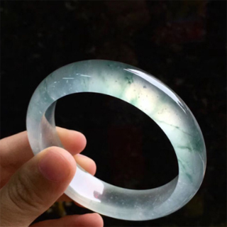 翡翠手镯没有棉絮什么原因