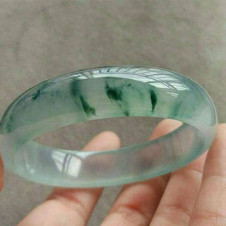 翡翠玉a货手镯值多少钱