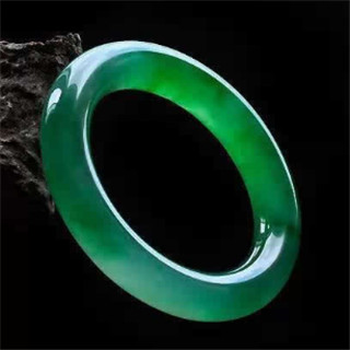 普通a货翡翠手镯多少钱一克