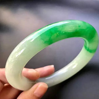 翡翠带绿手镯a货价格多少