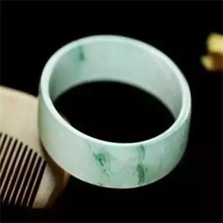 戴宽的翡翠镯好看吗