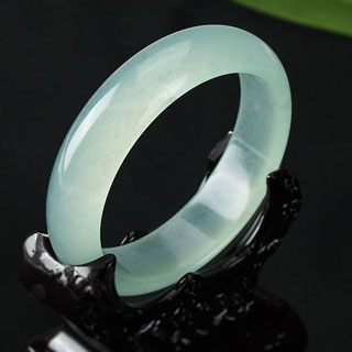 冰种翡翠手镯里面都是棉絮的原因