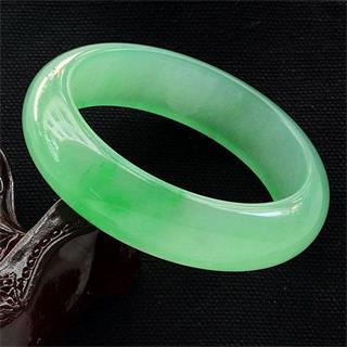 浅绿色翡翠a货手镯价格多少