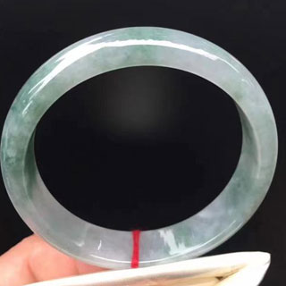 保养翡翠玉手镯的方法