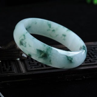 冰种飘蓝花翡翠手镯价格多少钱