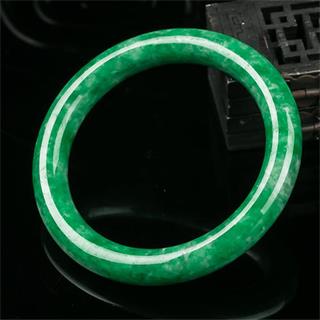 翡翠a货帝王绿手镯价格多少