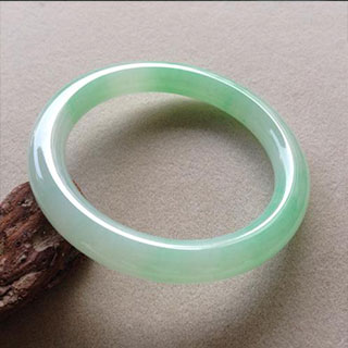翡翠镯子a货多少钱一克