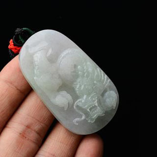 糯冰种带淡底色翡翠贵不贵