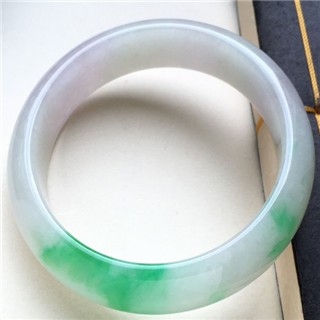 翡翠糯冰飘花价格