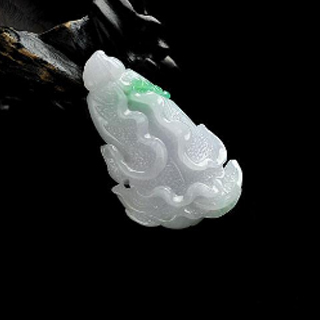 女人戴玉白菜吊坠好吗