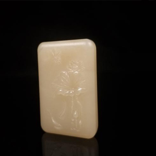 和田玉藕粉色好还是白色好