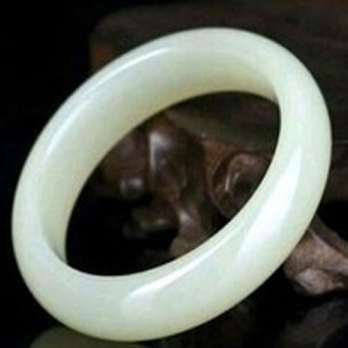 天然昆仑玉手镯价格