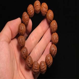 核桃手串能用水洗吗