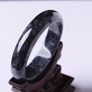 什么是冰乌鸡种翡翠