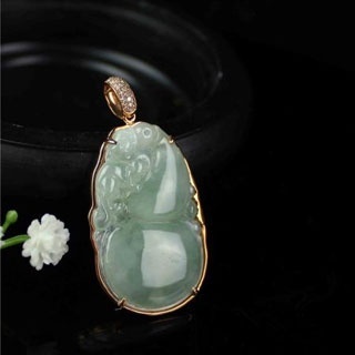 翡翠用水泡鉴定方法