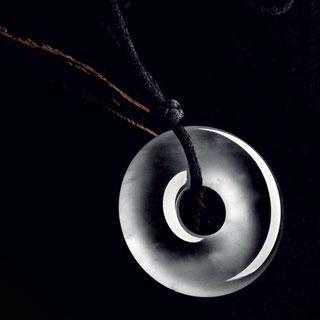 翡翠平安扣带颜色的好不好