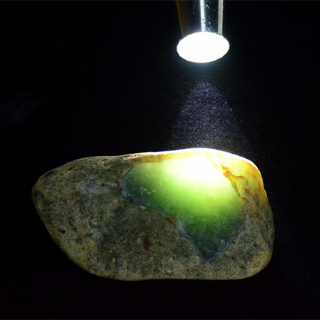 翡翠原石在河边怎么找