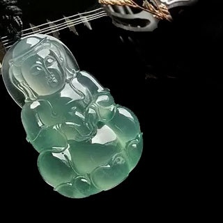 翠丝种翡翠挂件价格