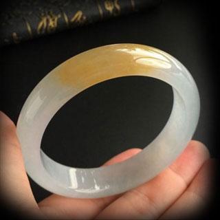 阳绿翡翠分几个颜色