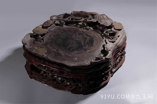 老坑端砚.jpg?x-oss-process=image/auto-orient,1/quality,q_90/watermark,image_dXBsb2Fkcy93YXRlcl9tYXJrL2ppdXl1LnBuZz94LW9zcy1wcm9jZXNzPWltYWdlL3Jlc2l6ZSxQXzM1L2JyaWdodCw4NA,x_12,y_18
