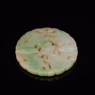 蝴蝶花翡翠牌寓意