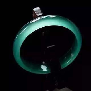 翡翠机器雕刻和手工雕刻区别