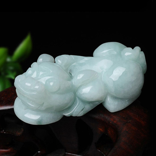 属龙女适合佩戴翡翠貔貅吊坠吗